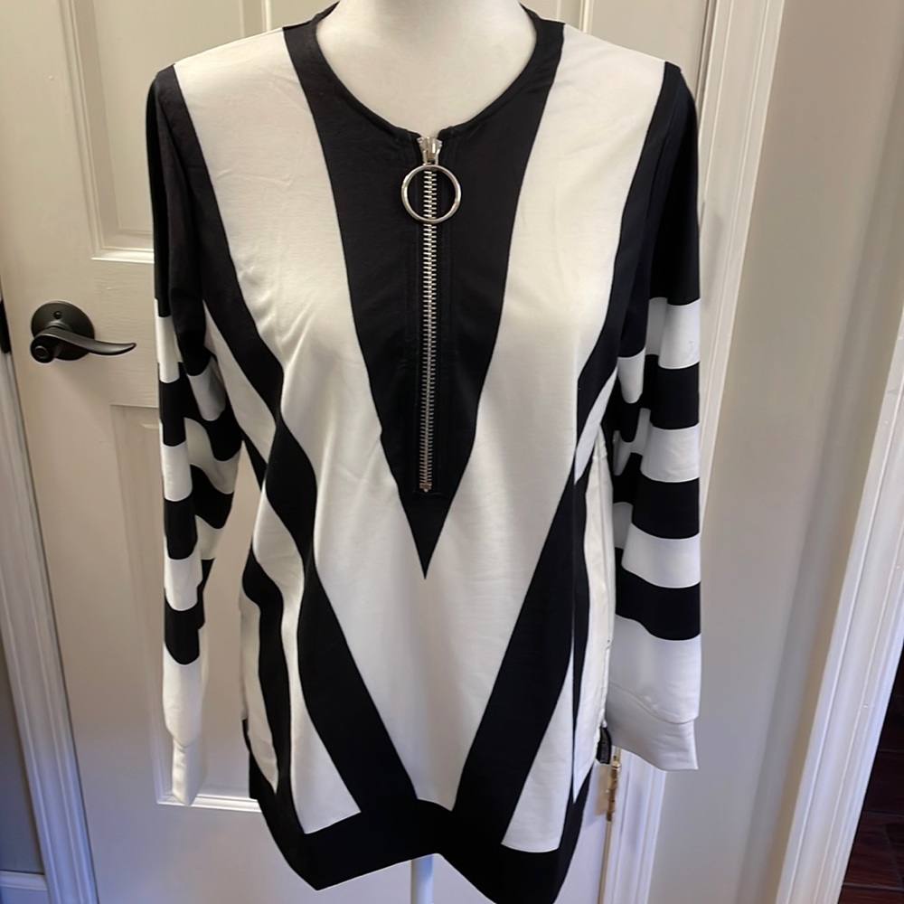 NWT Exclusive Black & White Top